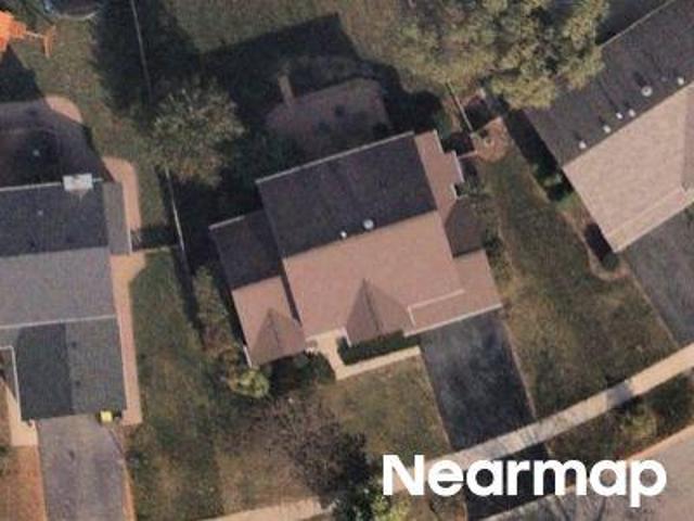 House for sale in Lake In The Hills