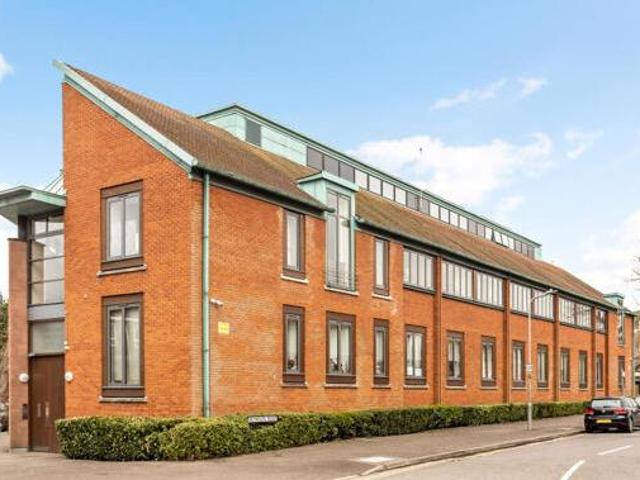 House for sale in Beaconsfield, Knotty Green