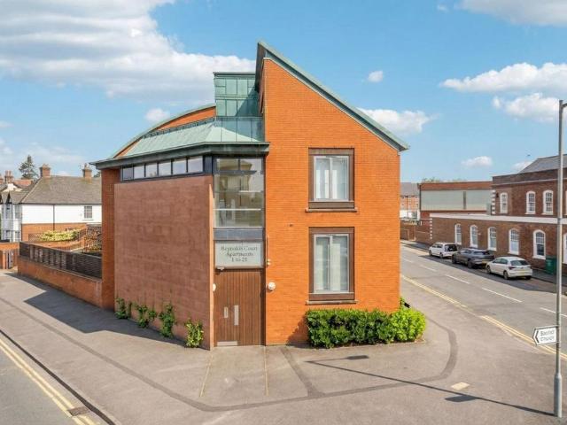 Apartment for rent in Holtspur, Knotty Green