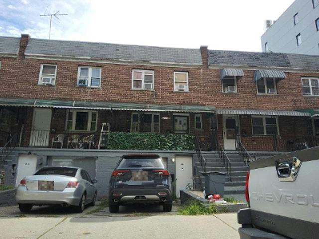 House for sale in The Bronx, Arverne