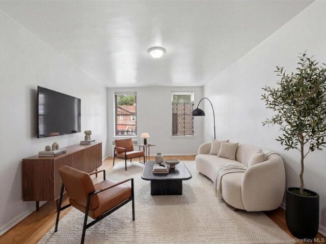 Property for sale in The Bronx, Arverne