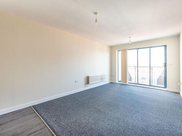 Apartment for rent in Roding Riverside, Greater London