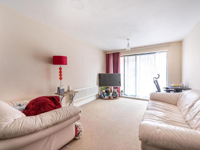 Apartment for rent in Roding Riverside, Greater London