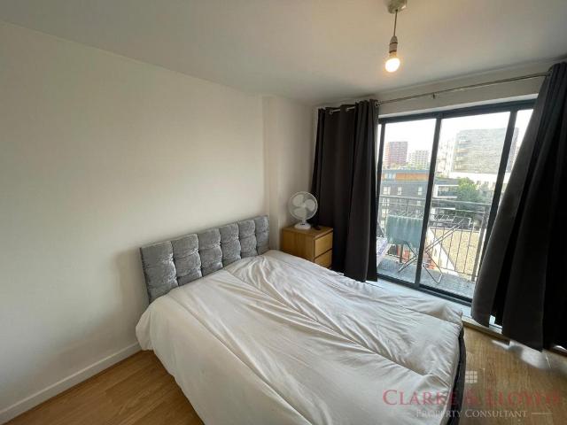 Apartment for rent in Thames View, Greater London