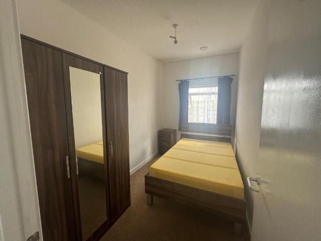 Room for rent in Thames View, Greater London