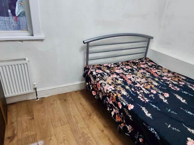 Apartment for rent in Plashet, Greater London