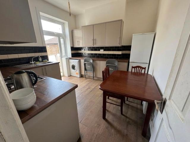 Apartment for rent in Plashet, Greater London