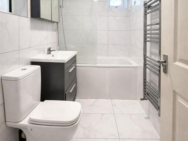 Apartment for rent in Plashet, Greater London