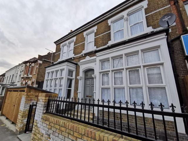 Apartment for rent in Plaistow, Greater London