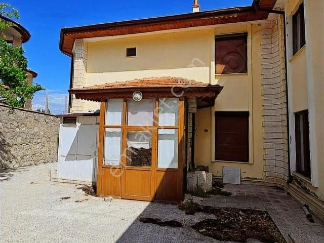 Eğirdir içerisinde satılık Villa