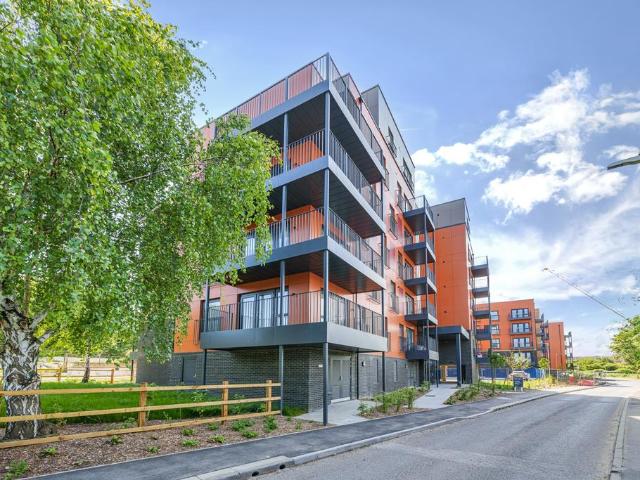 Apartment for rent in Worcester Park Estate, Monks Orchard