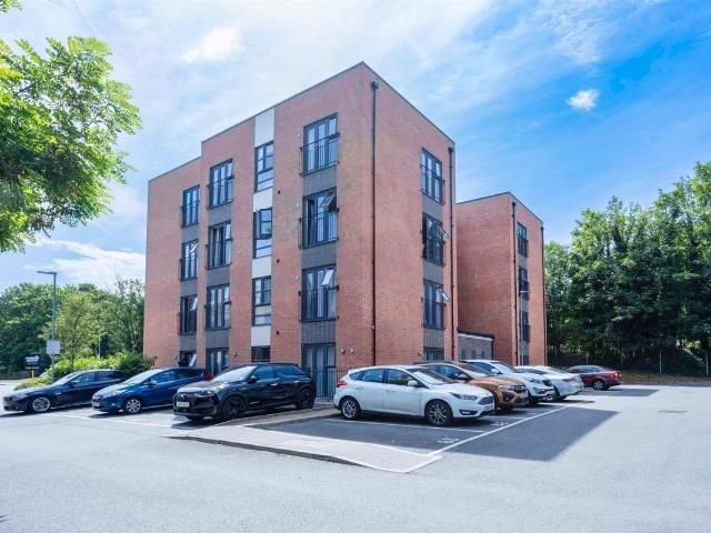 Apartment for rent in Worcester Park Estate, Monks Orchard