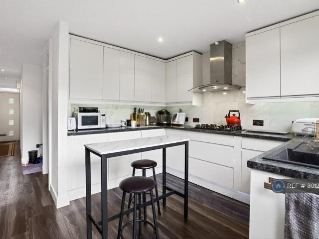 House for rent in Kilburn, Greater London