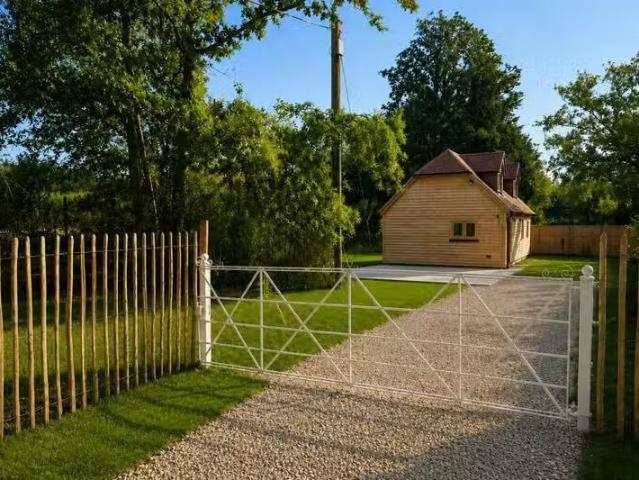 House for rent in Fole, Surrey