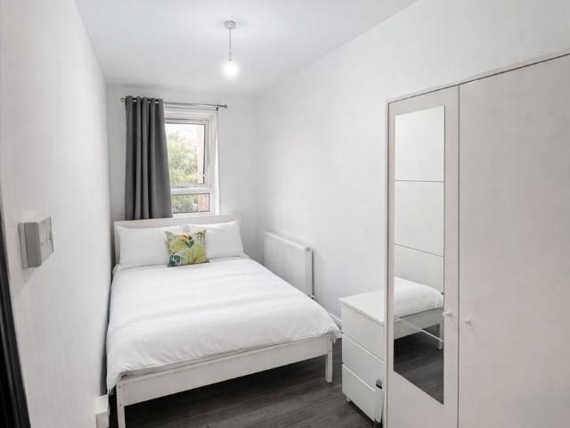 House for rent in Ratcliffe, Greater London