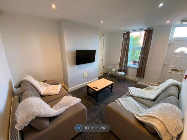 Room for rent in Burley, West Yorkshire