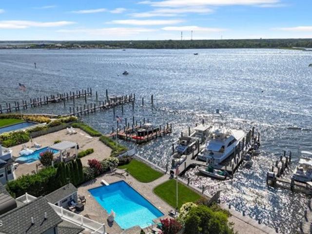 House for sale in Mantoloking, New Jersey