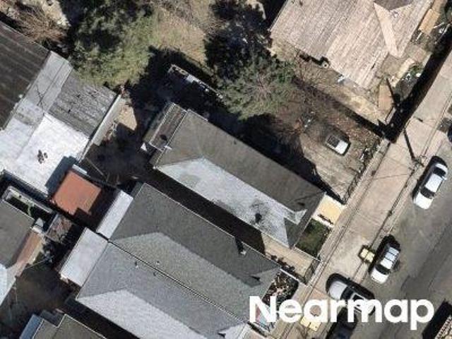 House for sale in The Bronx, Arverne