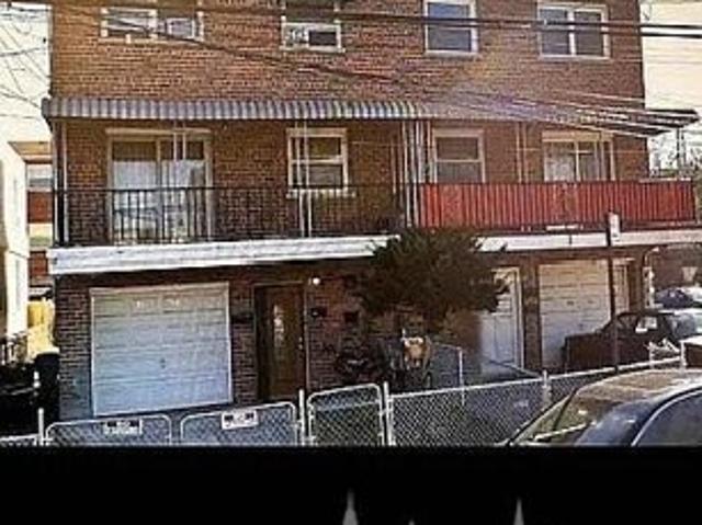House for sale in The Bronx, Arverne
