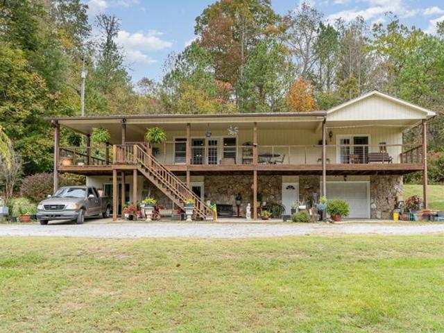 House for sale in Smithville