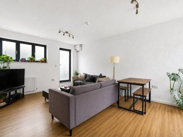 Apartment for rent in Avebury Estate, Bethnal Green