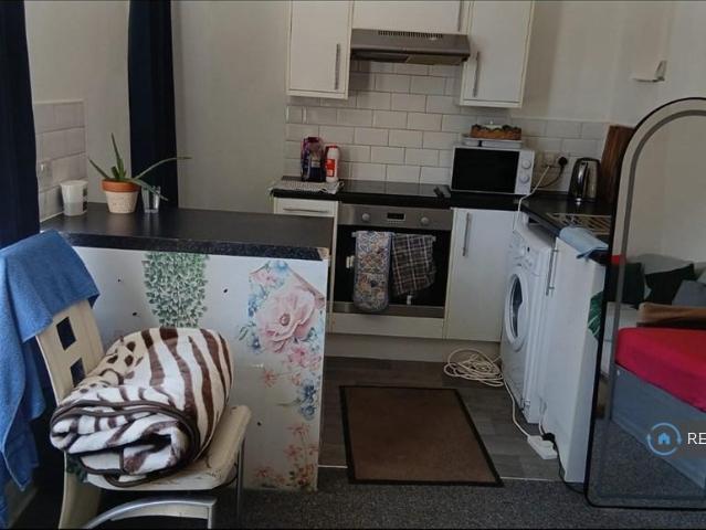 Apartment for rent in Brunswick Park, Greater London