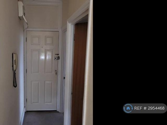 Apartment for rent in Brunswick Park, Greater London