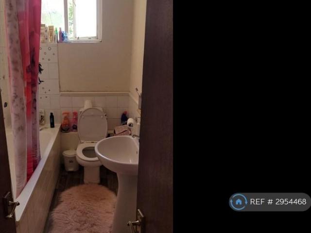 Apartment for rent in Brunswick Park, Greater London