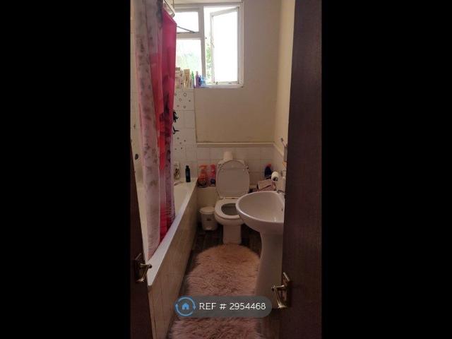Apartment for rent in Brunswick Park, Greater London
