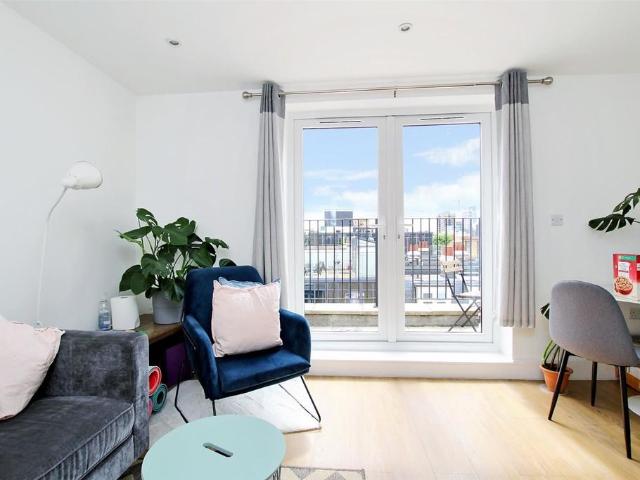 Apartment for rent in St. George in the East, Greater London