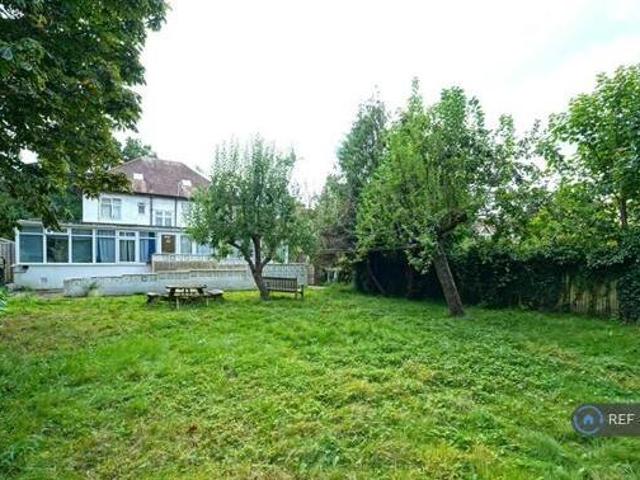 House for rent in Pachesham Park, Surrey