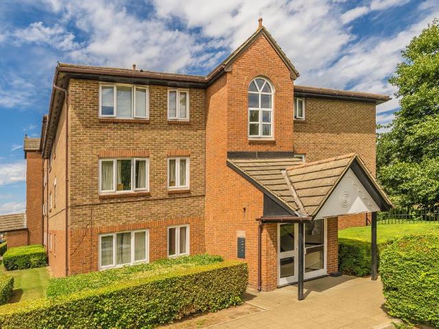 Apartment for rent in Summerstown, Greater London