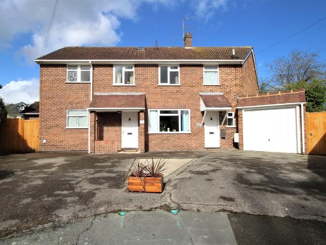 House for rent in Row Town, Surrey