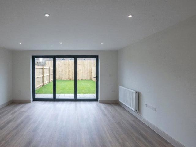 Townhouse for rent in Alveston