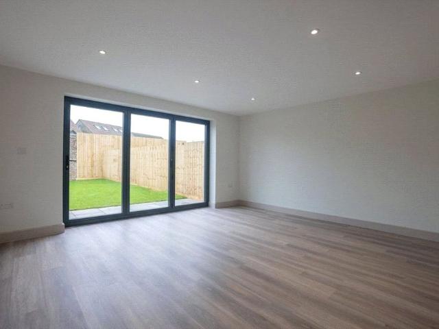 Townhouse for rent in Alveston