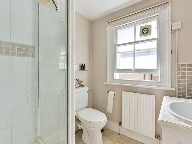 Apartment for rent in West Kensington, Greater London