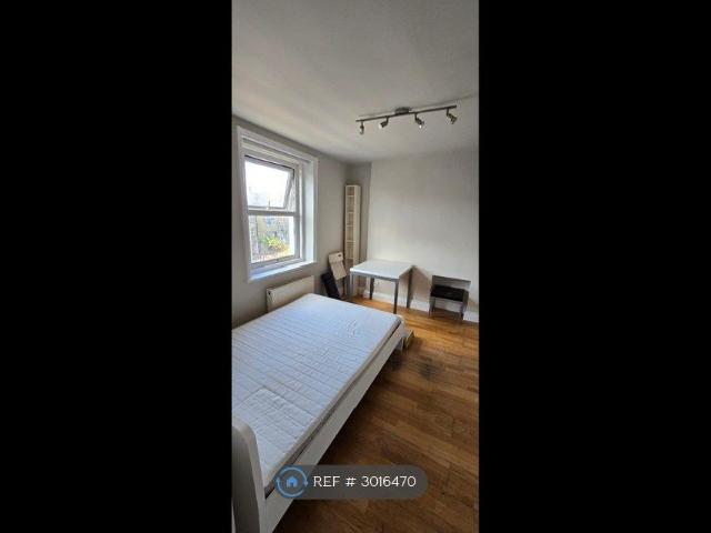 Studio for rent in West Kensington, Greater London