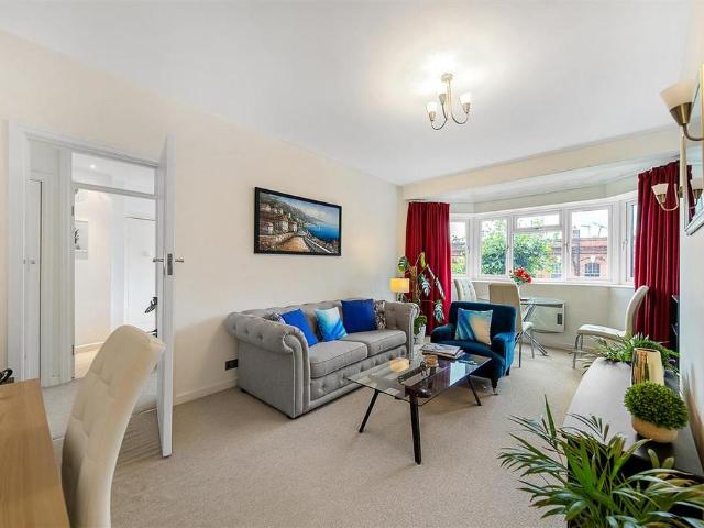 Apartment for rent in West Kensington, Greater London