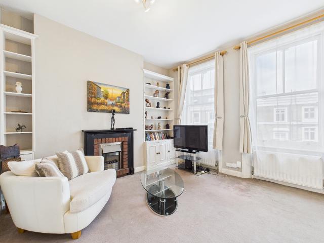 Apartment for rent in West Kensington, Greater London