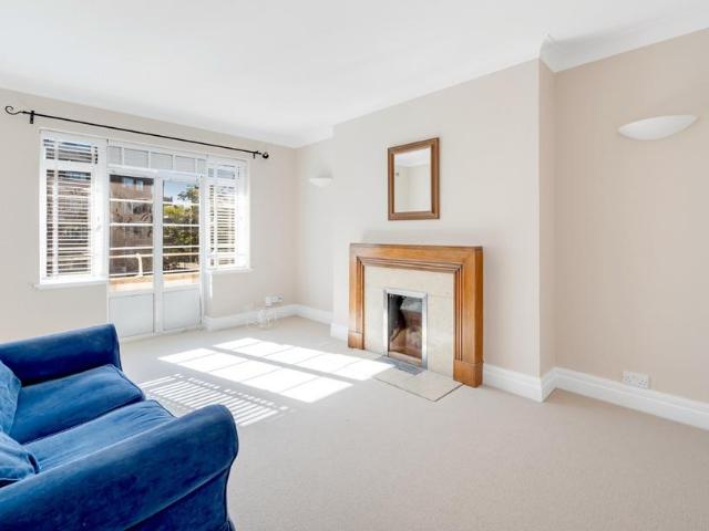Apartment for rent in Barons Keep, Greater London