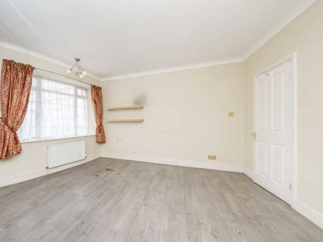 Apartment for rent in West Kensington, Greater London