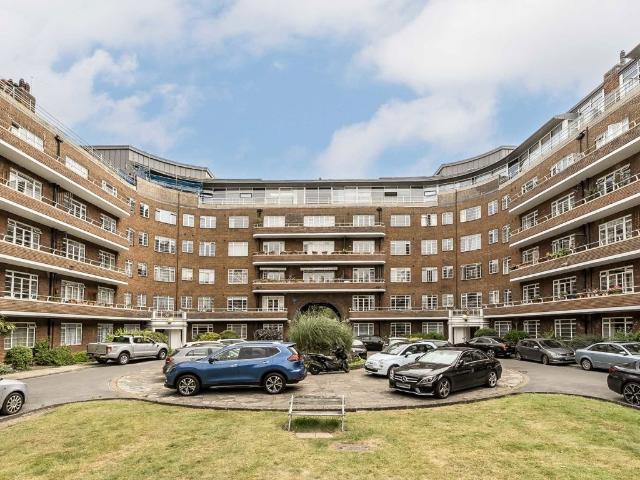 Apartment for rent in West Kensington, Greater London
