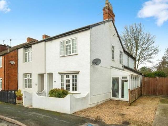House for sale in Heol-las, Surrey