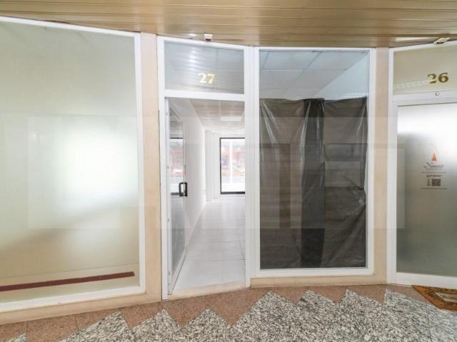 Ponto Comercial alugar em Barreiro, Bairro Ferroviário