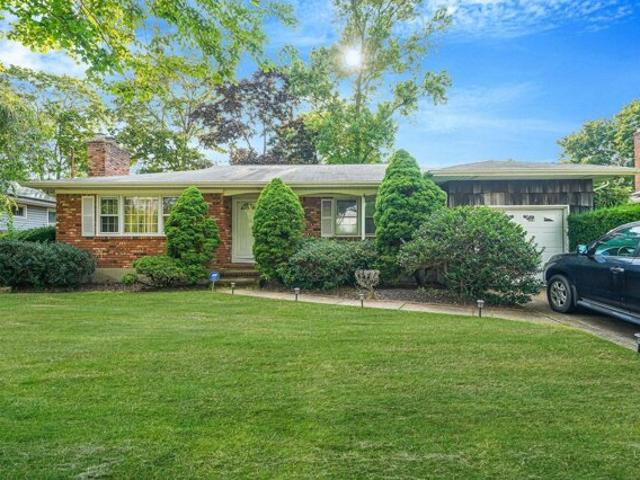 House for sale in Bayport House for sale in Bayport