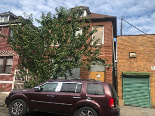 House for sale in The Bronx, Arverne