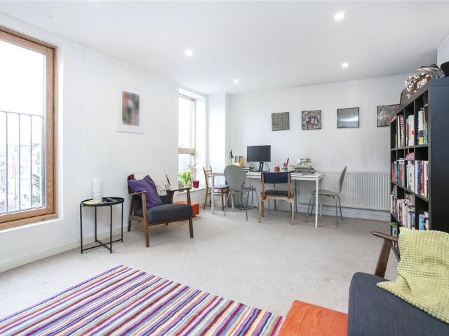 Apartment for rent in Shacklewell, Greater London