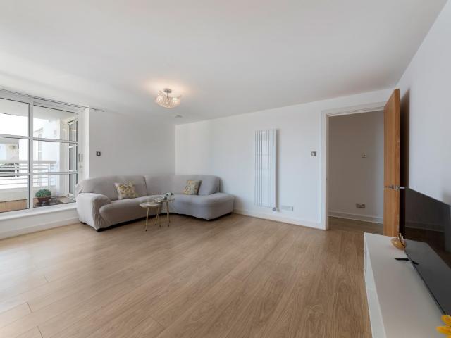Apartment for rent in Barrier Point, Greater London