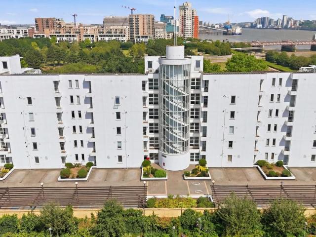Apartment for rent in Silvertown, Greater London