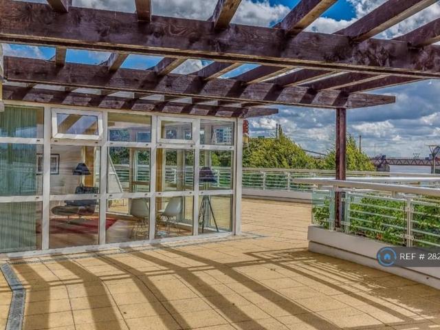 House for rent in Silvertown, Greater London